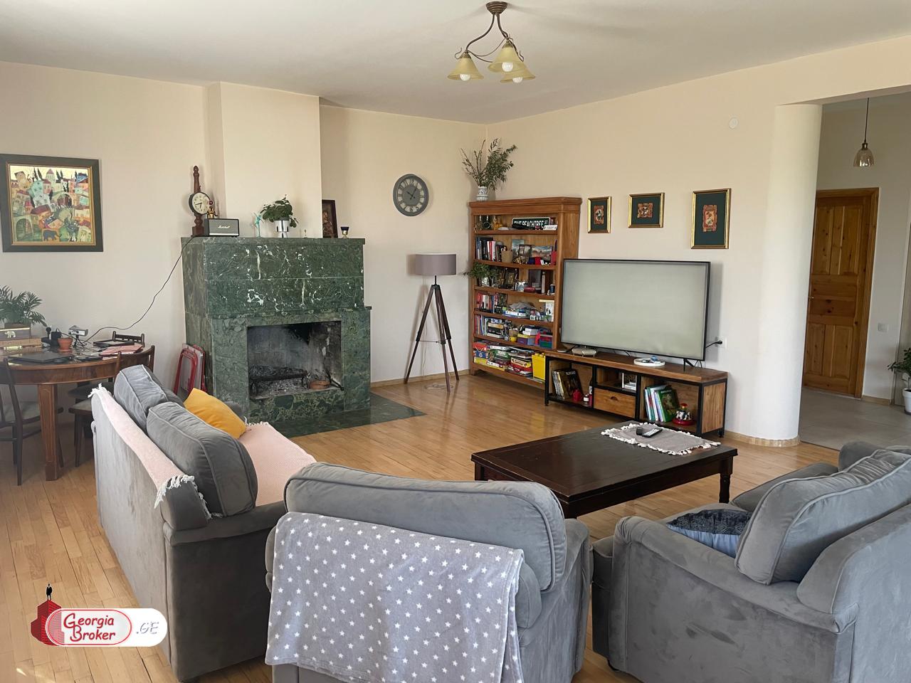 в аренду дом с новым ремонтом 9-комнат